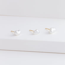 Load image into Gallery viewer, Kidney single white pearl stud - Kolekto 
