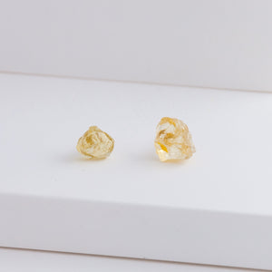 Rough stone gold grossular garnet stud - Kolekto 