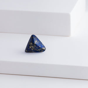 Rough stone lapis lazuli stud - Kolekto 