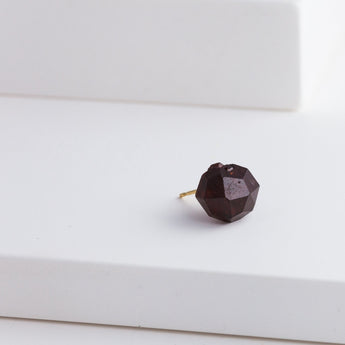 Rough stone rainbow garnet stud - Kolekto 